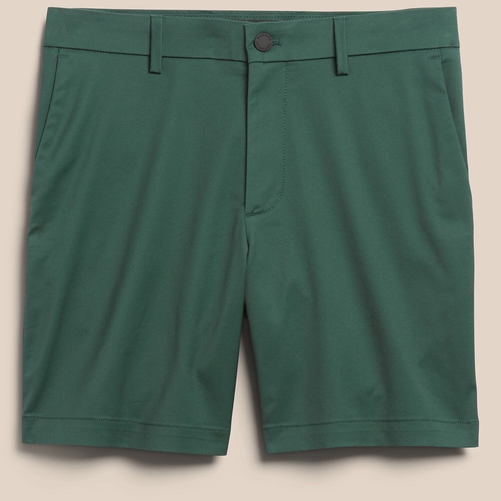Banana Republic Factory Men’s Core Temp Chino Shorts Size 35 Green 7” Inseam NWT